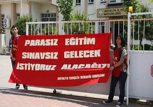 niversite rencilerinden Zincirli Eylem