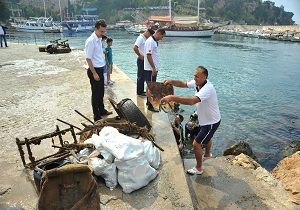 Yat Limannda Deniz Dibi Temizlii  