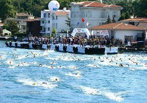 Binlerce Sporcu Boazn Serin Sularnda Kula Att