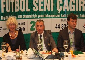 Eski Futbolculardan Biyedie Vefa