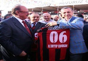 Cavcav dan Babakan Erdoan a Forma Sprizi