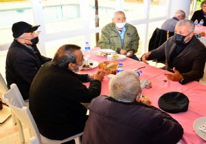 Bakan Szen den Huzur Evi Sakinlerine Kutlama Yemei