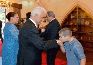Cumhurbakan Erolu, Halkn Bayram Tebriklerini Kabul Etti