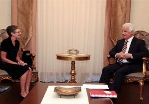 Cumhurbakan Erolu, Kathy Allegrone ile Grt