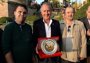 Bakan Evcilmen, Hisseden Gzlerle Bulutu