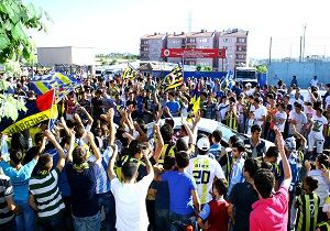 Babalar Gn nde Fenerbahe Taraftarlarndan Metris karmas