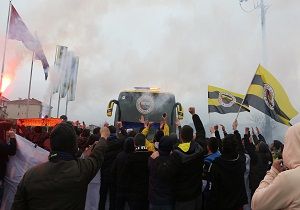 Yldrm ve Taraftarlar Fenerbahe yi Uurlad