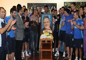 Fenerbaheli Futbolculardan Aziz Yldrma Kutlama