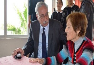 Girne Belediye Bakan Gngrd Lapta Huzurevini Ziyaret Etti