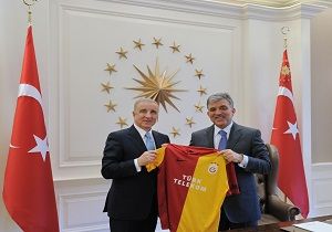 Cumhurbakan Gl, Galatasaray Ynetim Kurulunu Kabul Etti