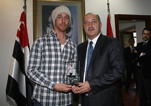 Guti: Beikta Camiasna Her ey in Teekkr Ederim