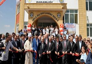 Hala Sultan lahiyat Koleji ne Grkemli Al