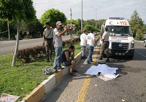 Kemer de Kamyonetin arpt Gen Hayatn Kaybetti