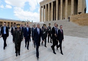 Cumhurbakan Aknc, Antkabir i Ziyaret Etti