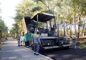 Bykehir Belediyesi Yeni Mezarlk Yolunu Asfaltlyor