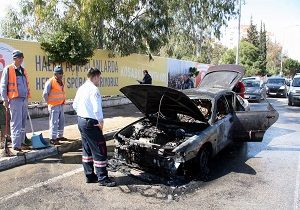 Muratpaada Seyir Halindeki Otomobil Yand