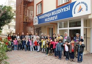 Muratpaann Minik rencileri nden Huzurevi Ziyareti