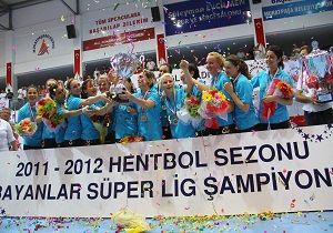 Bayanlar Hentbol Sper Ligi nde  ampiyon Muratpaa Belediyesi