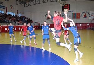Muratpaa, Yar Finale Emin Admlarla Yryor