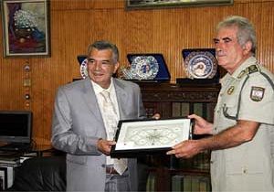 Polis Genel Mdr zan n Veda Ziyaretleri Sryor