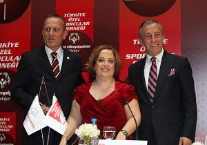 zel Sporcular n Yeni Bakan Ali Aaolu