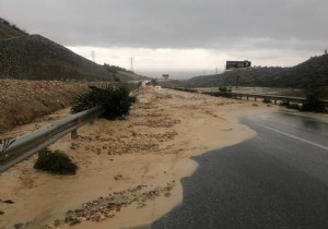 KKTC de Ar Ya ve Sel Karayolu Ulamn Etkiliyor