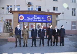 Vali Yazc Antalya E Tipi Kapal ve Ak Ceza nfaz Kurumumunda ncelemelerde Bulundu