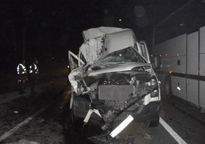 Sakaryada Trafik Kazas:2 l,12 Yaral