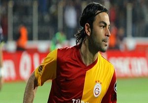Galatasarayda Yln Futbolcusu dl Treni