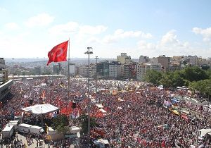 Taksim Mitinginde Gerginlik