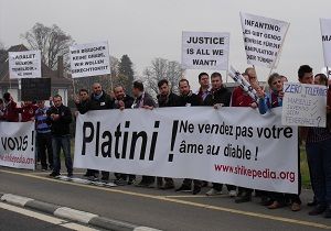 Trabzonsporlu Taraftarlardan UEFA Protestosu