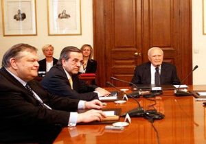 Yunanistan da Hkmet Araylar Sryor