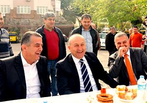 AB Bakan avuolu Taksicilerle Kahvalt Yapt 