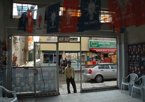 AK Parti Seim Brosuna Molotoflu Saldr