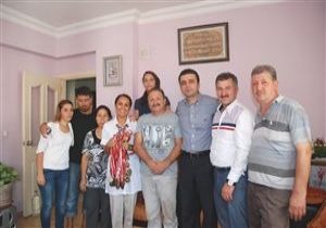 Ak Partililer Olimpiyat ampiyonu Asl akr n Ailesini Ziyaret Etti