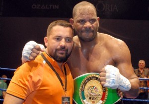 WBC Altn Kemeri Tony Thompson un Oldu