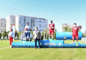 ampiyon Okularn Madalya ve Plaketleri Vali Yazc dan