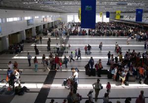 Antalya ya Hava Yoluyla Gelen Turist Says 10 Milyon 500 Bini At
