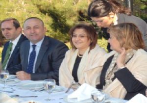 Bakan ahin Antalya da Golf Eitimi Alan Yurt ocuklarn Ziyaret Etti