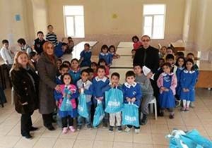 Beyaz Lale Dernei nden htiya Sahibi rencilere Ayakkab