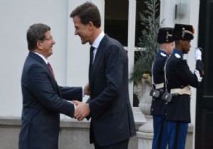 Davutolu Hollanda Babakan Rutte ile Bir Araya Geldi