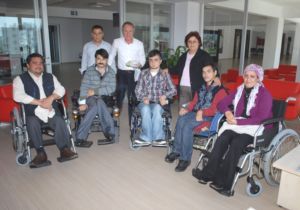 Engellilerden Bakan Evcilmen e Teekkr Ziyareti