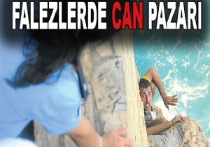 Paratle Falezlerden Denize akld