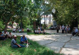 Gazipaallar Serinlemek in Parklara Akn Etti