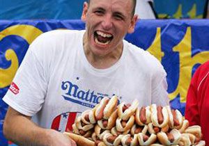 10 dakikada 54 Hot Dog Yedi 150 Bin Dolar Kazand