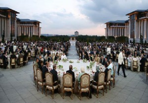 Erdoan Saray alanlaryla ftar Yapt