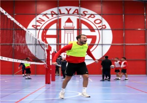 Antalyaspor Yamur ve Frtna da Durmad