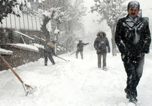 stanbulda Kar, Antalyada Yamur