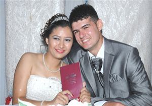 itme Engelli ift, Nikah Merasiminde Tercman Yardmyla  Evet  Dedi
