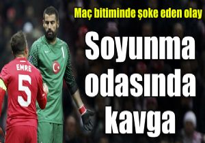 G.Sarayl futbolcular Volkan n zerine yrd